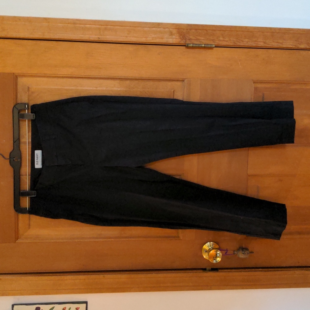 Old Navy Black Cigarette Capri Pants March 2012 Size 2 - Picture 2 of 9
